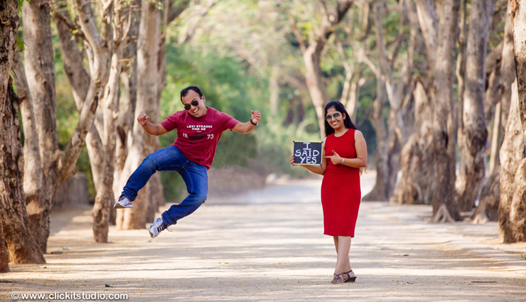 Try Out These Poses To Rock Your Pre Wedding Shoot Lifeberrys Com