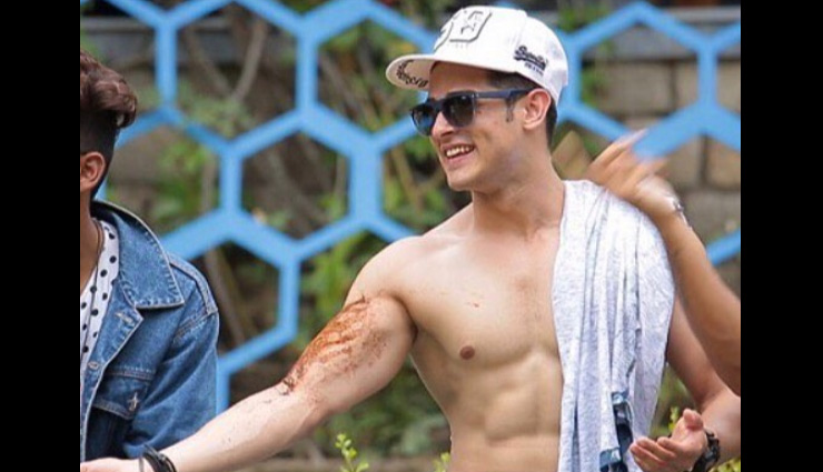 #BB11- 5 Times When Priyank Sharma Flaunted Hiss Hot Body - lifeberrys.com