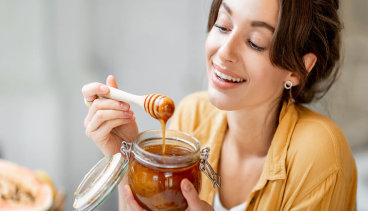 10-benefits-of-drinking-honey-with-warm-water-lifeberrys