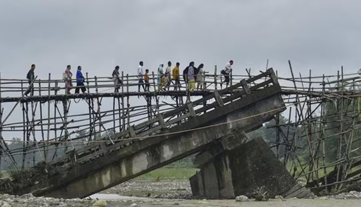 असम बाढ़: भारी बारिश की चेतावनी के बीच 1.05 लाख लोग प्रभावित, ब्रह्मपुत्र उफान पर
