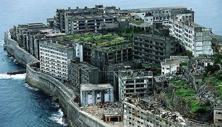 weird news,weird island,abandoned island,island of japan,hashima island,battleship island ,अनोखी खबर, अनोखा आइलैंड, रहस्यमयी जगह, जापान का हाशिमा आइलैंड, बैटलशिप आइलैंड