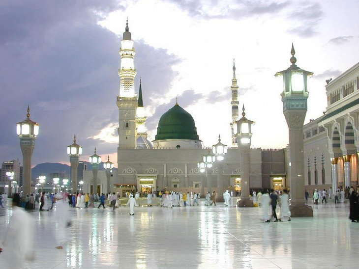 biggest mosque in the world,mosque,bakrid 2018 ,इमाम अली मस्जिद, अल अजहर मस्जिद, इमाम मस्जिद इसफहान, अल फतह मस्जिद, अल मस्जिद अल नवाबी, बादशाही मस्जिद, बाड़ा इमामबाड़ा