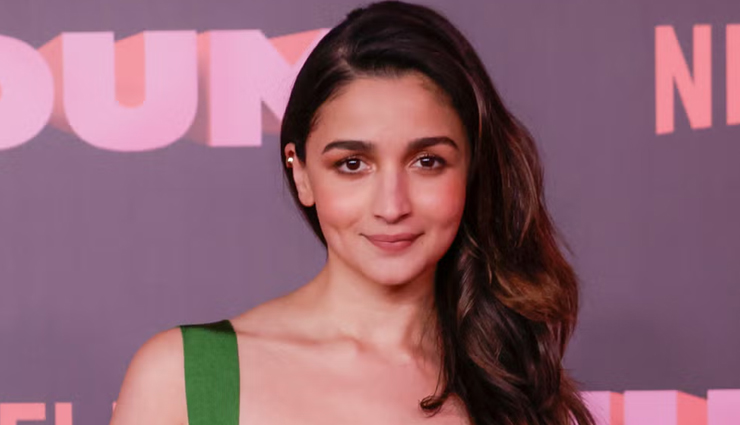 alia bhatt,actress alia bhatt,shaheen bhatt,ranbir kapoor,raha kapoor,alia bhatt thailand vacation,alia bikini,alia swim suit,alpha movie,love and war movie