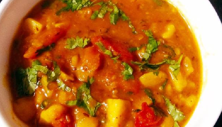 aloo jhol,aloo jhol sabji,aloo jhol dish,aloo jhol tasty,aloo jhol delicious,aloo jhol recipe,aloo jhol ingredients,aloo jhol onion,aloo jhol garlic