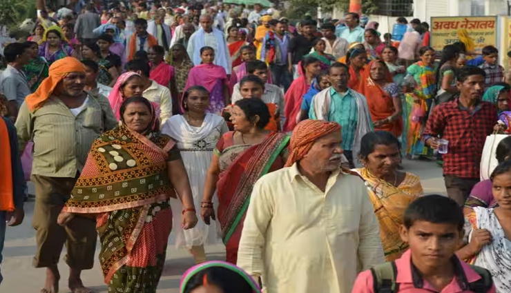 शुरू हुई चौदह कोसी परिक्रमा, आस्था के पथ पर नंगे पांव श्रद्धालु, कार्तिक मेला शुरू, गूंजी जय श्रीराम की ध्वनि 