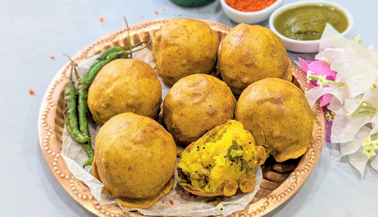 batata vada,batata vada street food,batata vada mumbai,batata vada spicy,batata vada ingredients,batata vada recipe,batata vada tasty,batata vada delicious