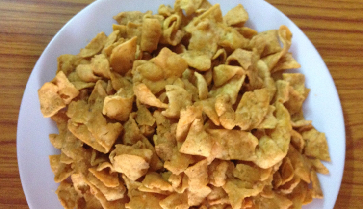 Recipe- Baked Besan Papdi For Tea Time Snack - lifeberrys.com