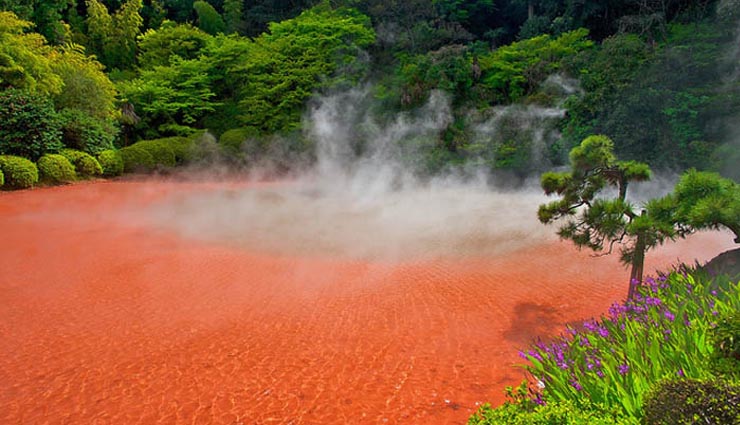 mysterious place in world,the eye of africa snake island,bloody pond,underwater river,holidays ,विश्व की अविश्वसनीय जगहें