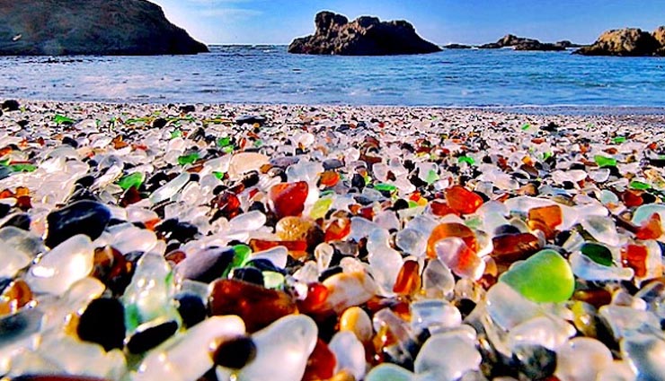 The Broken Glass Beach of Russia, Wonders of Mother Nature - lifeberrys.com