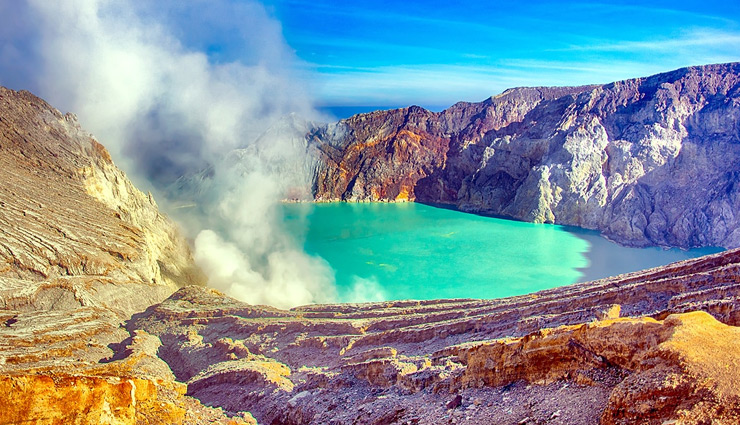 kawah ijen volcano blue-lava,indonesia,volcano