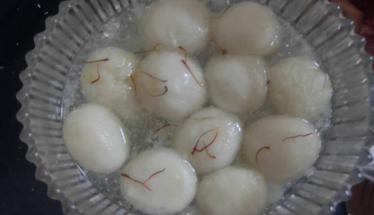 chena rasgulla,chena rasgulla sweet dish,chena rasgulla festival,chena rasgulla special occasion,chena rasgulla tasty,chena rasgulla delicious,chena rasgulla home,chena rasgulla ingredients,chena rasgulla recipe