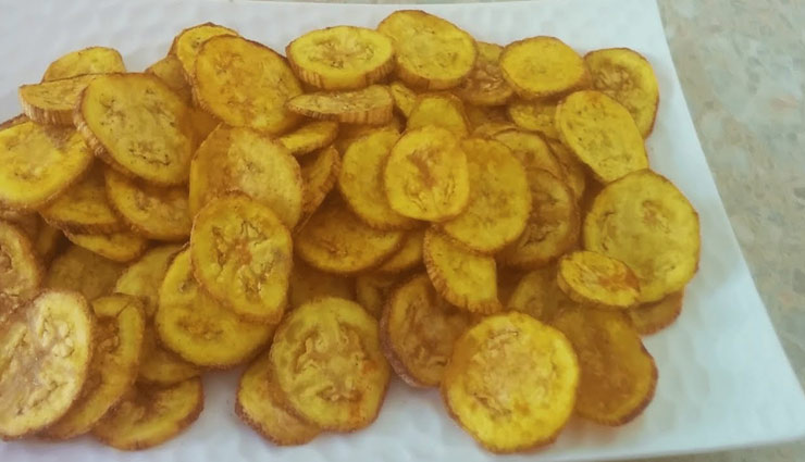 banana chips,sawan food,snacks,sawan,sawan 2018 ,कच्चे केले की चिप्स,सावन,सावन 2018