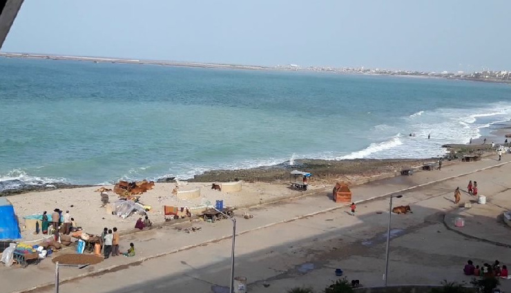 beautiful beaches in gujarat,gujarat beaches for couples,best beaches for peaceful moments,romantic beaches in gujarat,gujarat travel destinations,beach destinations in gujarat,best places for couples in gujarat,madhavpur beach,dwarka beach,mandvi beach,chowpati beach,peaceful beaches in gujarat