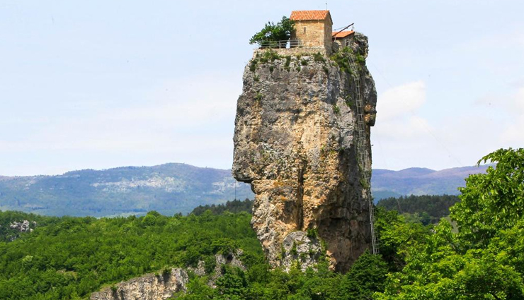 6 Must Visit Cliff Building Around The World - lifeberrys.com