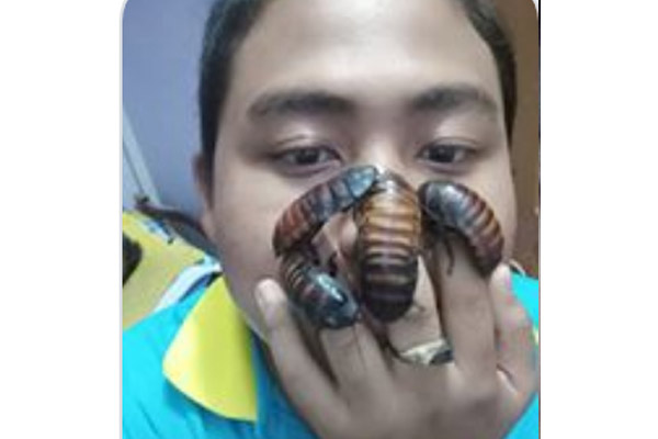 cockroach challenge,cockroach challenge viral,cockroach challenge viral on internet,cockroach on face,cockroach latest challenge,internet latest challenge,bizarre challenge,alex aung ,कॉकरोच चैलेंज, कॉकरोच चैलेंज वायरल,इंटरनेट वायरल कॉकरोच चैलेंज, इंटरनेट लेटेस्ट चैलेंज,कॉकरोच ऑन फेस,कॉकरोच चैलेंज लेटेस्ट न्यूज,तिलचट्टा चैलेंज