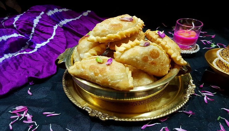 coconut gujiya recipe,recipe,recipe in hindi,holi special recipe