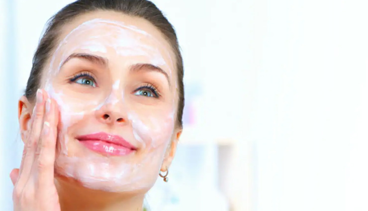 5 Benefits of Applying Curd on Face - lifeberrys.com