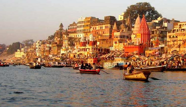 7 Famous Ghats To Visit in Varanasi - lifeberrys.com