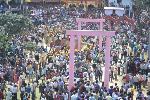 devidhura bagwal fair ,एक ऐसा मेला जहां देवी की आराधना के लिए लोग बरसाते हैं पत्थर