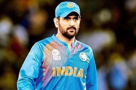 dhoni once scared his own guard,dhoni,ms dhoni birthday,mahendra singh dhoni birthday ,महेंद्र सिंह धोनी,महेंद्र सिंह धोनी जन्मदिन,क्रिकेट