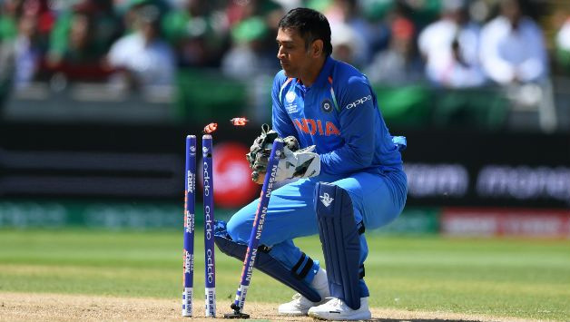 dhoni once scared his own guard,dhoni,ms dhoni birthday,mahendra singh dhoni birthday ,महेंद्र सिंह धोनी,महेंद्र सिंह धोनी जन्मदिन,क्रिकेट