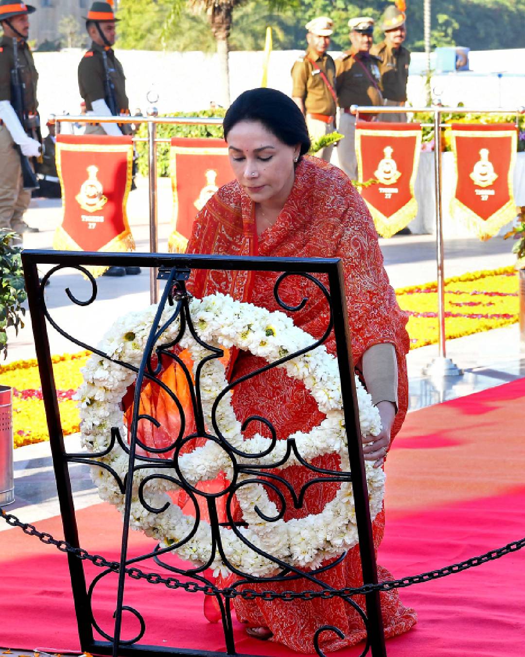 deputy chief minister diya kumari,amar jawan jyoti,tribute,rajasthan,udaipur,photos,january 2025,rajasthan news,memorial ceremony,indian politics