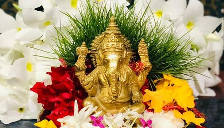 ganesh chaturthi 2024,durva grass offering to lord ganesha,why durva grass is favorite of lord ganesha,significance of durva grass in ganesh chaturthi,ganesh chaturthi rituals with durva grass,benefits of offering durva to ganesha,spiritual importance of durva grass,how to offer durva grass to lord ganesha,ganesh chaturthi 2024 traditions,durva grass in ganesha worship,durva grass offerings for blessings,why lord ganesha loves durva grass,ganesh chaturthi 2024 celebrations with durva,religious rituals with durva grass