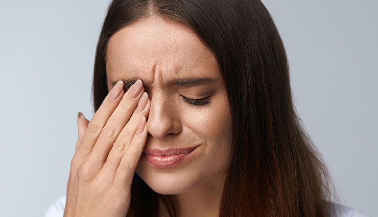 5 Home Remedies To Treat Pain in Eyes - lifeberrys.com