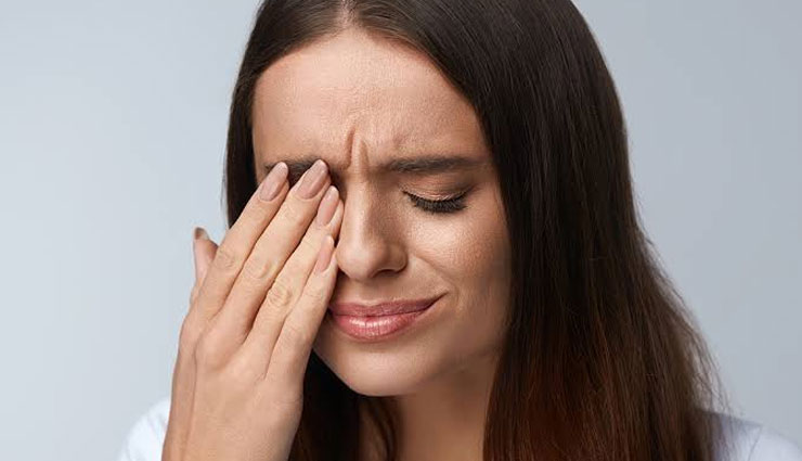 5 Natural Ways To Treat Pain in Eyes - lifeberrys.com