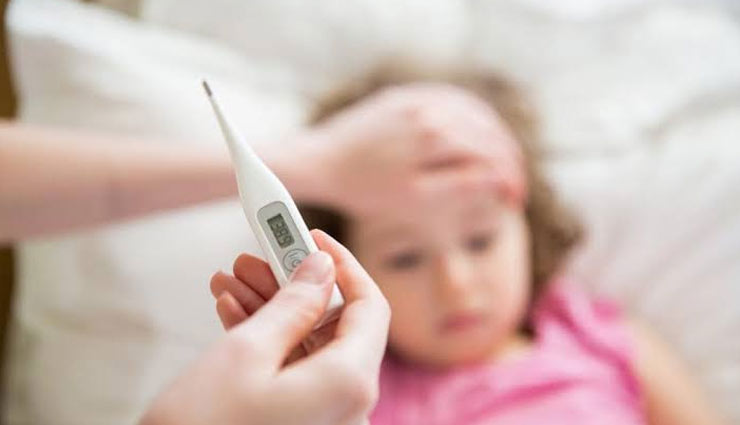 5 Home Remedies To Treat Fever In Children - Lifeberrys.com