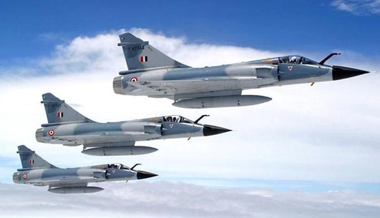 सुबह 03.30 बजे 12 'मिराज 2000' (Mirage 2000) लड़ाकू जेट विमानों ने पाकिस्तान में घुसकर आतंकी कैंप किये तबाह 