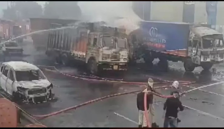 rajasthan news,huge fire ajmer road,many vehicles petrol pump caught fire,more than 12 people burnt,truck collision chemical fire,jaipur-ajmer highway incident,fire rescue operation,casualties reported,emergency response,highway traffic halted