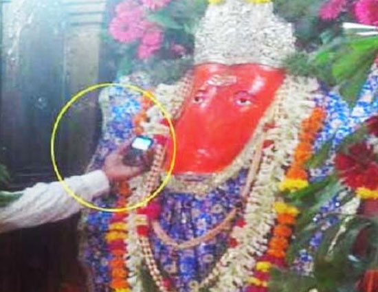 अनोखा मंदिर : मोबाइल फोन पर भक्तों की पुकार सुनते हैं गणेश जी