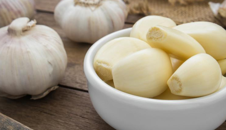 garlic oil benefits,garlic oil for skin glow,garlic oil for hair growth,how to make garlic oil,benefits of garlic oil for hair,garlic oil for acne scars,natural remedies for hair fall,diy garlic oil recipe,glowing skin remedies,garlic oil for dandruff,homemade garlic oil benefits,garlic oil for healthy hair,garlic oil uses,hair care with garlic oil,garlic oil for clear skin