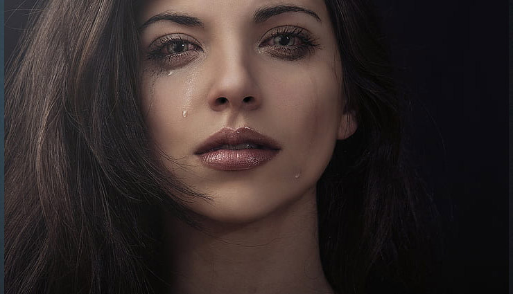 tears makes you feel happy,tears decreases stress,rone ke fayde,crying benefits,crying good for health,Health,Health tips ,स्ट्रेस होता है कम, रोने के हैं कई फायदे, टॉक्सिन्स निकलते हैं बाहर, आंसू करते हैं आंखों की सफाई