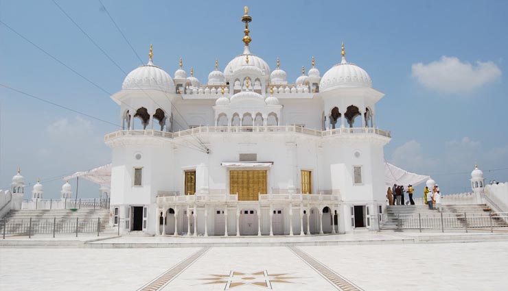 famous gurudwaras,holidays,bangla sahib,harminder saheb singh,takht shri patna sahib,shree keshghar sahib,sees ganj gurudwara ,देश के प्रसिद्द गुरूद्वारे