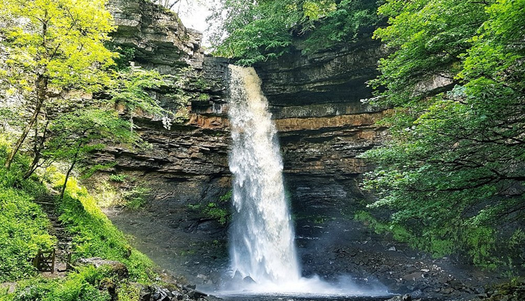 10 Majestic Waterfalls in England - lifeberrys.com