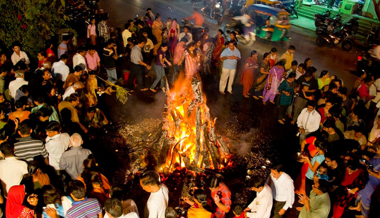 Holi 2018 : होली के दिन किये जाने वाले टोटके जो लाते है आपके जीवन में खुशियाँ 