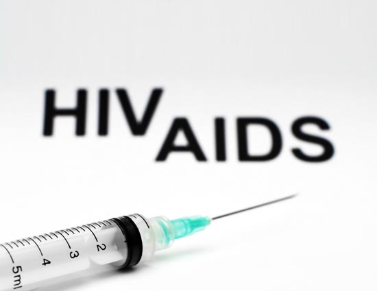 HIV संक्रमण को फैलने से कैसे रोका जा सकता है, आइये जानते हैं