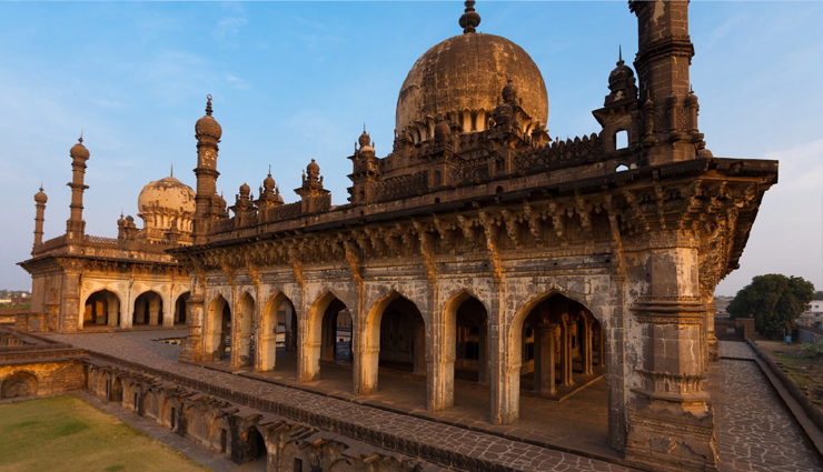 6 Most Famous Tourist Places To Visit In Bijapur - Lifeberrys.com