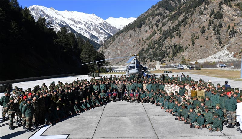 diwali  2018,prime minister narendra codi,pm modi meets soldiers,pm modi at harsil,pm modi diwali celebration with soldiers ,प्रधानमंत्री नरेंद्र मोदी,जवानों  के साथ मोदी की दीवाली,हर्षिल में मोदी की दीवाली,प्रधानमंत्री मोदी पहुंचे केदारनाथ,पीएम मोदी की दी