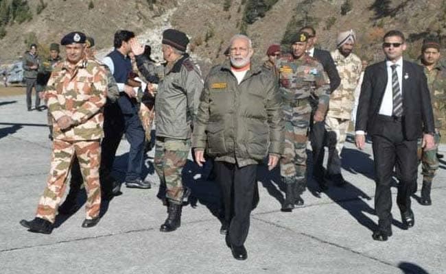 diwali  2018,prime minister narendra codi,pm modi meets soldiers,pm modi at harsil,pm modi diwali celebration with soldiers ,प्रधानमंत्री नरेंद्र मोदी,जवानों  के साथ मोदी की दीवाली,हर्षिल में मोदी की दीवाली,प्रधानमंत्री मोदी पहुंचे केदारनाथ,पीएम मोदी की दी