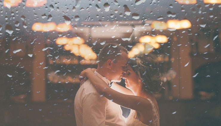 intimacy in rain,intimacy tips,sex tips ,पार्टनर में सेक्स की आग