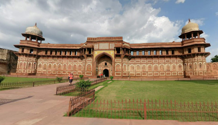 Historical Buildings To Visit in Agra - lifeberrys.com