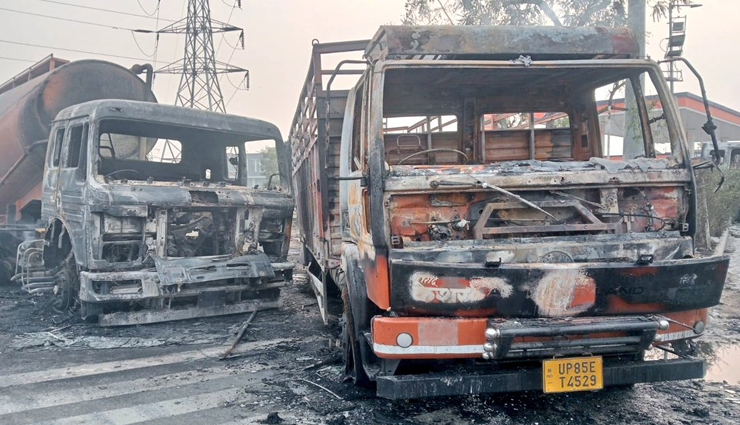 rajasthan jaipur ajmer highway accident 2024,major highway accident,chemical truck fire,bhankrota area fire,jaipur-ajmer road crash,highway collision,fireball visible,emergency response,traffic incident rajasthan,highway safety,road accident casualties