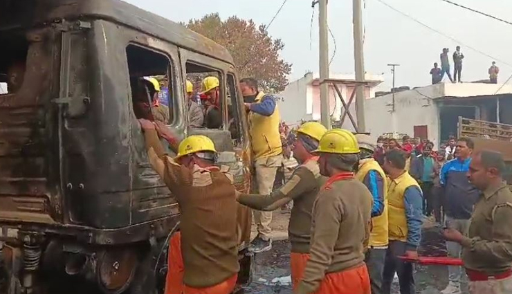 rajasthan jaipur ajmer highway accident 2024,major highway accident,chemical truck fire,bhankrota area fire,jaipur-ajmer road crash,highway collision,fireball visible,emergency response,traffic incident rajasthan,highway safety,road accident casualties