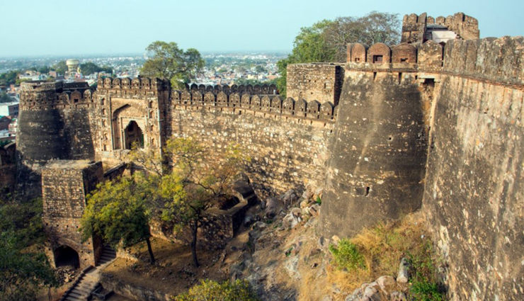 9 Famous Forts in Uttar Pradesh - lifeberrys.com