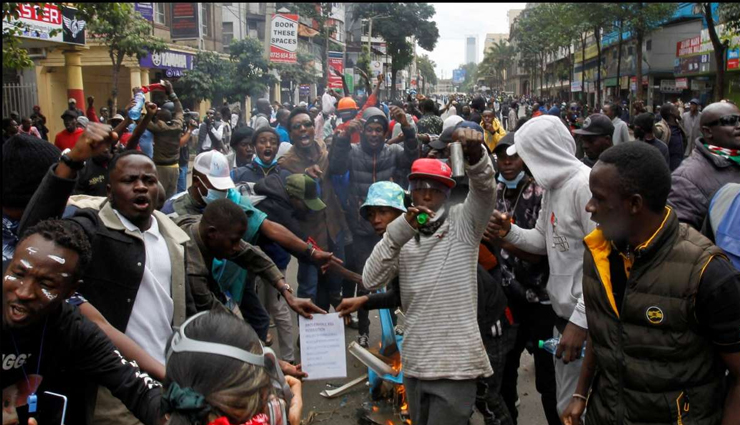 केन्या: राष्ट्रपति रुटो के विवादास्पद विधेयक पर यू-टर्न के बावजूद फिर से शुरू हुआ विरोध, प्रदर्शनों पर पुलिस ने आंसू गैस छोड़ी
