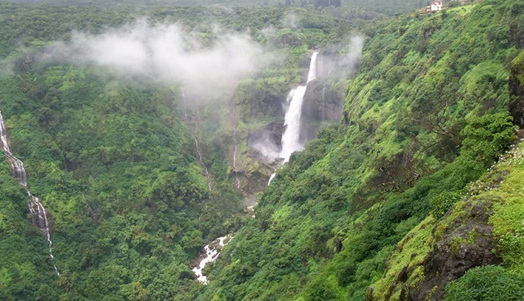 5 Beautiful Waterfalls To Visit Near Pune - lifeberrys.com