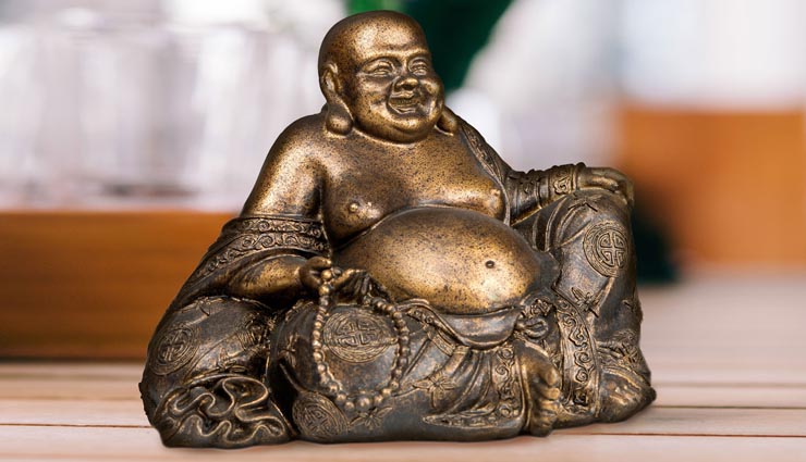 different types of laughing buddha statue,feng shui,feng shui tips ,लाफिंग बुद्धा की मूर्तियों का प्रभाव